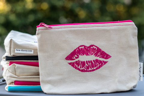 Kissy Kiss Zipper Pouch